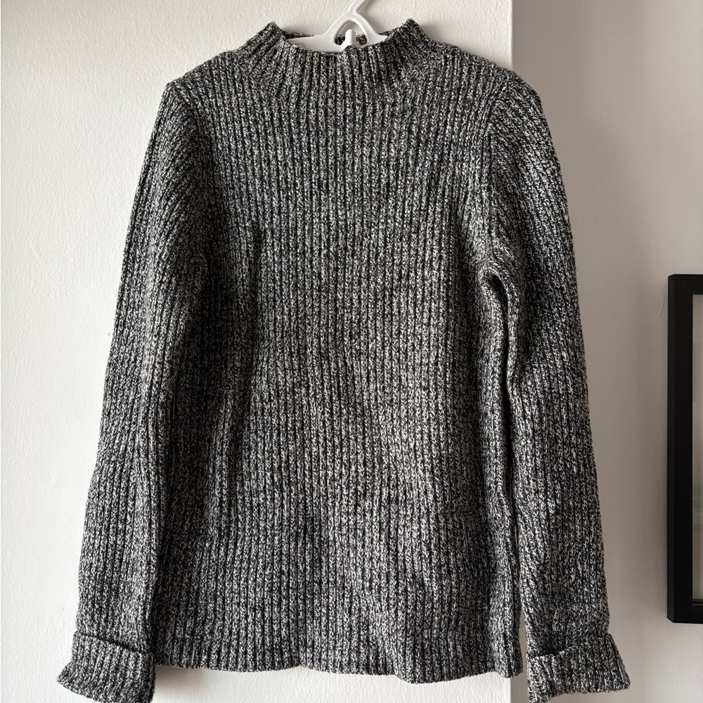 Uniqlo Black and White Knit Sweater